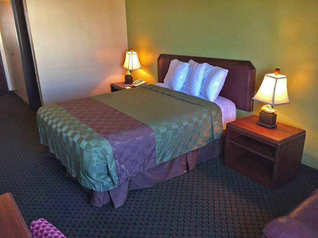 Capital Inn & Suites Salem Room photo